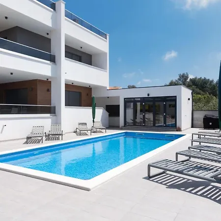 Histra Villa *