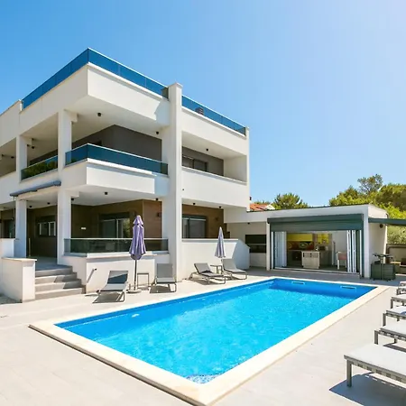 Villa Histra *